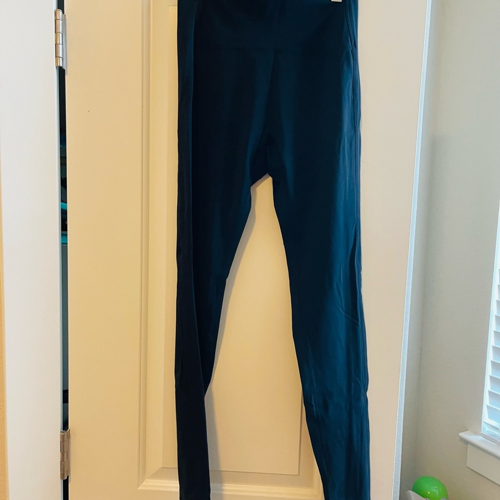 Size L Alphalete Leggings Black